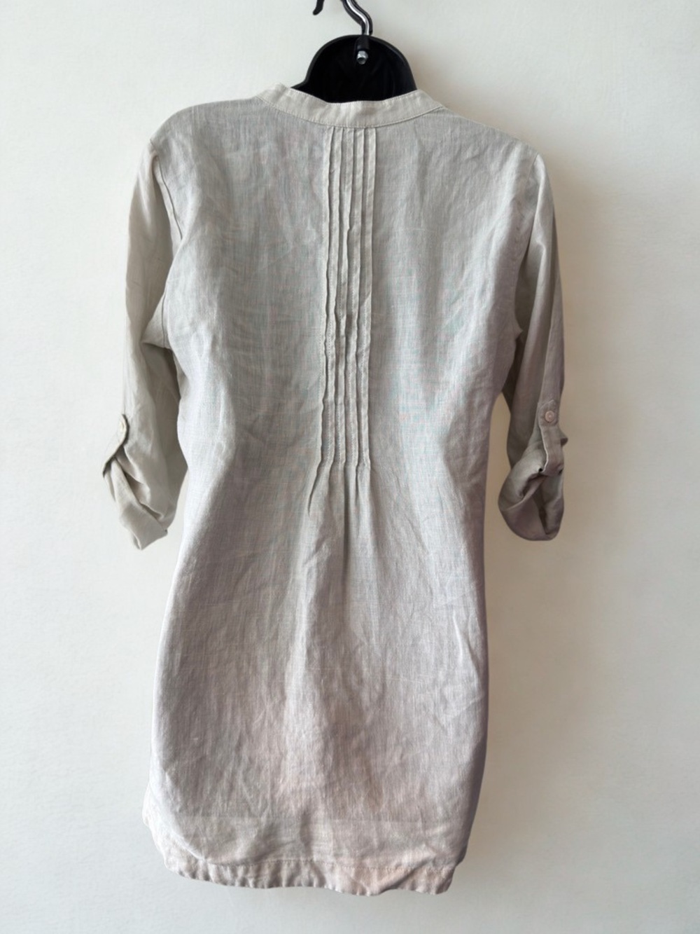 Women's Light Gray Linen V-Neck Pintuck Tunic - Picture 2 of 3